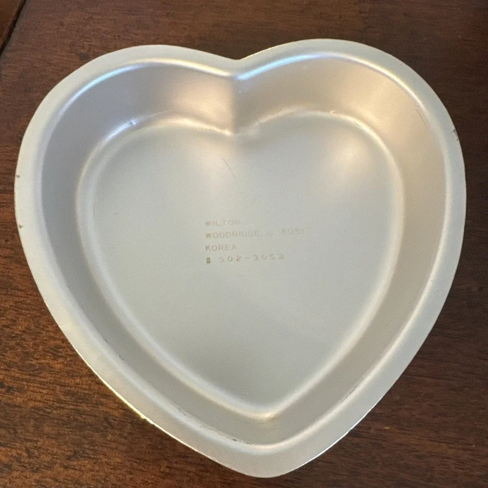 7 Pc. Wilton Pans, Heart Shaped (5), Cookie sheet, Baking Pan Vintage